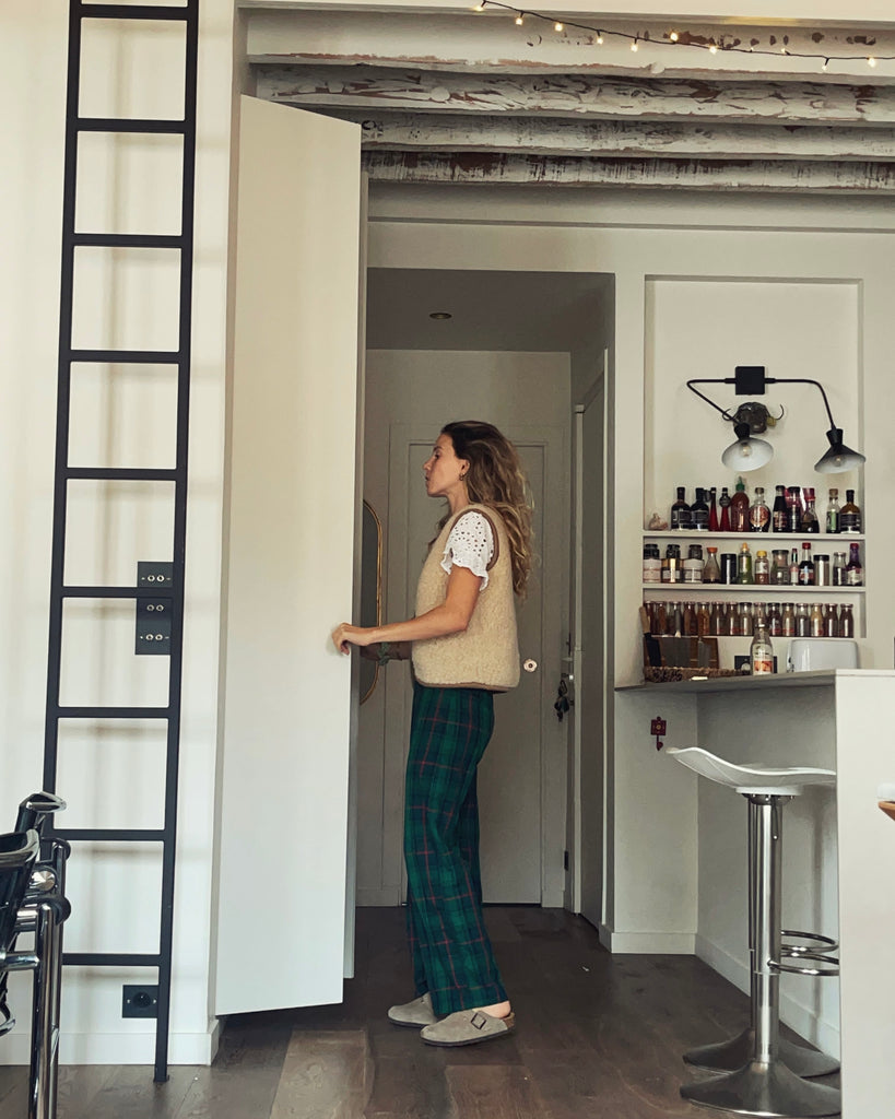 Gilet-sans-manche-mouton-femme-maison